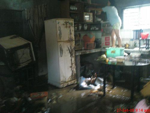 what typhoon Ondoy has left? - very dirty houses due to flood