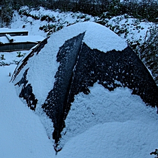 Bubblwrap Sandwich Tent In Snow - Comfy, dry and w - Bubblewrap Sandwich Tent In Snow - Comfy, dry and warm!