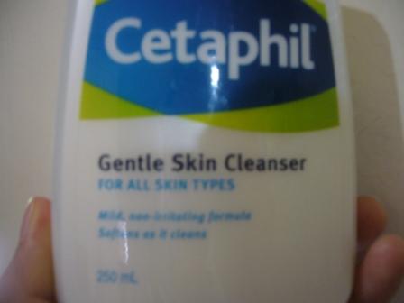 Cetaphil Gentle Skin Cleanser :) - Cetaphil Gentle Skin Cleanser is what I use to remove my make-up. It is the best make-up remover for me :)