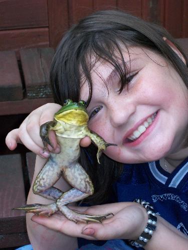 Jessa and her frog - She finally caught that frog.