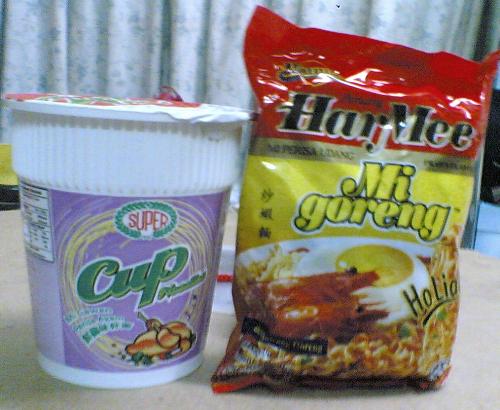 Instant Noodle - In Malaysia, Instant Noodle is quite a popular  breakfast. It is a fast meal and convenient too!
