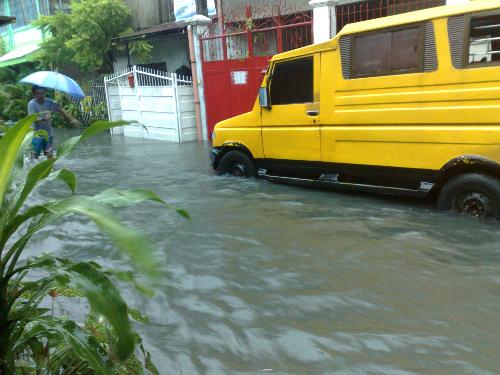 typhoon ondoy - pictures of flooded areas