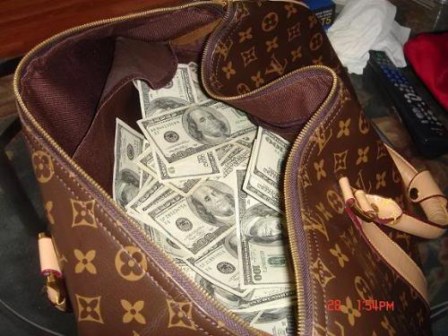 money in a purse - is it really safe to carry money this way