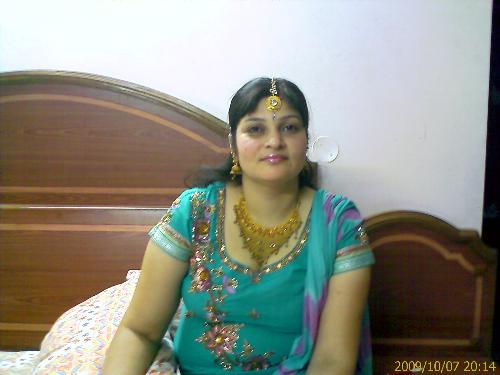 dressed for karva chauth - This is my photograph taken on karvachauth when i dressed up for the occasion to pray for husbands long life.