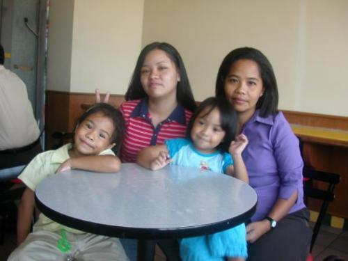 memorable - this photo was very memorable. i was on my way back to philippines. we were in bangkok international airport then. with mom and my 2 sisters.