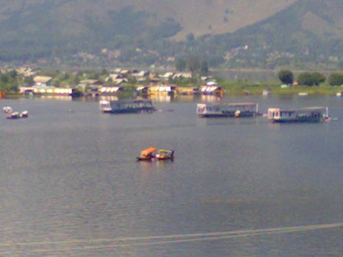 dal lake from hill - this is the view of dal lake from the ancient adi shankaracharya hill