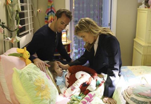 FlashForward // Saying Goodnight - FlashForward: Mark Benford and Olivia Benford with their daughter