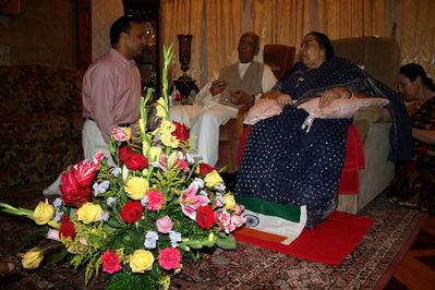 Insult and disrespect our National flag - This lady insult and disrespect our national flag.