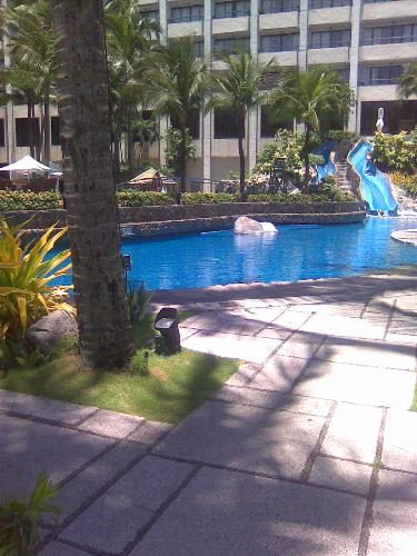 pool at sofitel Westin Philippine Plaza - Swimming pool