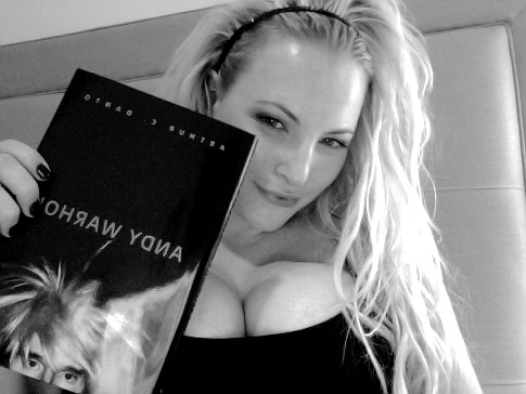 Meghan McCain - A good respectable photo of a political commentator
