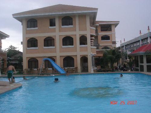 boracay holiday resort - We stayed in this hotel for our 2008 trip. It was still new then, and the facilities were really great. Plus the pool was cool. We loved the service as well.