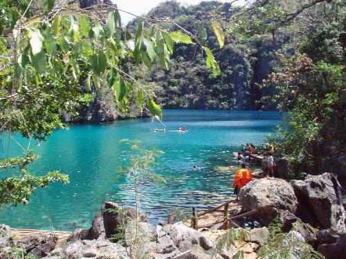 Kayangan Lake - The famous kayangan lake of Coron. This lake was featured in the Time magazine, because of it's beauty. This is considered a sacred lake by the locals, and are actually being kept clean by them. Before you go in, they would give you a brief history of the seven sacred lakes in the place.. and how you could help preserve the beauty of it.