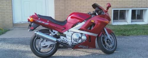 1999 Kawasaki Ninja ZX6E - 1999 Stock ZX6E. Dual exhaust. Red with blue lettering.