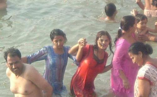 sexy wet shirt pakistani girls showing their hot b - sexy wet shirt pakistani girls showing their hot body