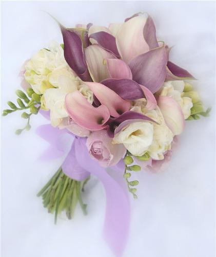 Th wedding bouquet - The same arrangement of flowers during my wedding. Only that mine is in the shares of blue. The flower arranger copied this since I really it among other bouquets I have seen.