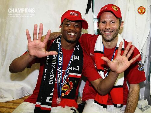 Pat & Ryan - Patrice Evra & Ryan Giggs in dressing room. Ryan Giggs said that Patrice Evra is the most humorist player in Man. United.