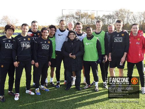 Mu with Maradona - Diego Maradona visited Man. United squad in a training.