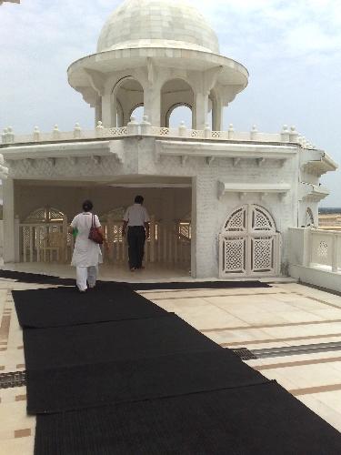 Oneness Temple - Oneness Ashram of Godman Kalki alias Sri Bhagwan and Godwoman Amma alias Padmawati in Renigunta, Golden City Campus 6, Anandlok, India. A holy experience that can leave a hole in one's pocket.