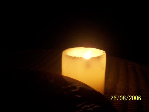 candle - this is a pic of a citronella candle sitting on a table at my friends house....i am enjoying my digital camera