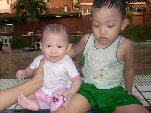freezziiingg..!!! - at the swimming pool at PD for holiday