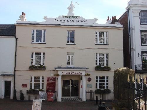 old Corn Exchange - It was formerly the Tunbridge Wells Theatre, built in 1802 by Sarah Baker. Many actors, later famous, played here, including Edmund Kean and Charles Kemble. Today it became a shopping mall with a small stage inside. No surprise.