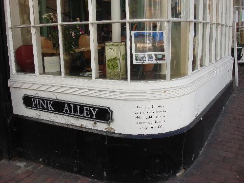 shop at the Pantiles - Today, The Pantiles is still one of business centres of Tunbrige Wells. you can find there are many shops, cafe , pubs and restraunts. I also found a shop selling clothes for grooms. Interesting.