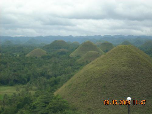 choco hills - chocolate hills is one of the attractions in the philippines. almost 1000 hills scatter in the area that turns brown during dry season hence making a view of chocolate kisses. 