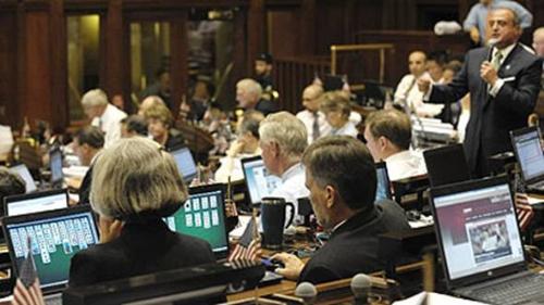 Congress playing games on line at work - We pay politicians in congress to play games on line, check their facebook, and sports scores.
