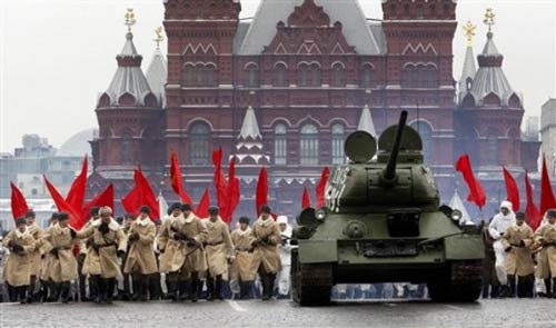 held a grand military parade - The Russian capital Moscow's Red Square on the 7th ,held a grand military parade
