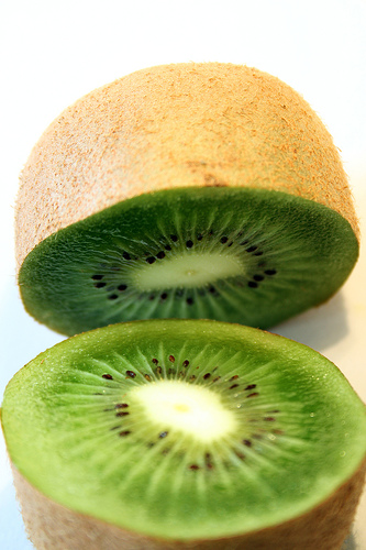 kiwi fruit - do you eat it with skin?