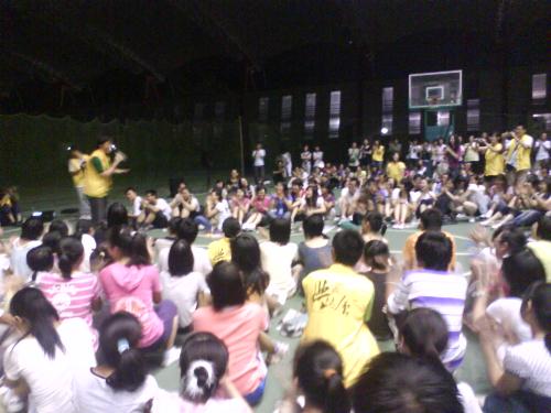 life in SunYat-Sen University - We are in a freshman-welcoming party~We are enjoying the performence of a sophomore pop dancer.It is the beginning of my college life