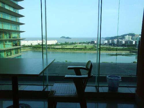 library - This is the library of Sun Yat-Sen University.The terrific sea-view seat is my favourite~I like sitting and reading there