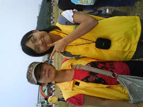 volunteer in the sports meeting - I 'm working as a volunteer in the sports meeting!guess which girl is me? HeHe I 'm dreaming being a volunteer in the Asian Olympics....