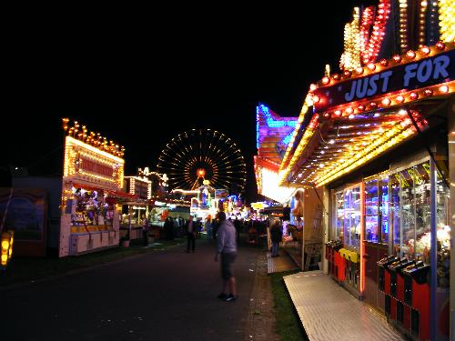 Stoppelmarkt - Stoppelmarkt is the biggest festival in Nord-West Germany and it begins on 17th of august and last one week. There are a lot of atractions and tourists, that are coming to this festival. For one week are coming over 700 000 people to see the festival.