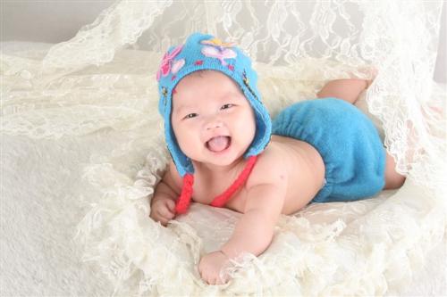 My little cuttie - This is my daughter's photo taken on 100 days.