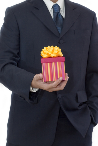 buy Christmas gifts for bosses - In order to buy a unique gift to our bosses, staffs often have to pay much attention to such a thing, which is really a waste of time.   When making a plan, a number of factors should be kept in mind while deciding on a gift for a boss. This decision have always agonized employees for years and needs a lot of thinking and rethinking before settling on a final conclusion.