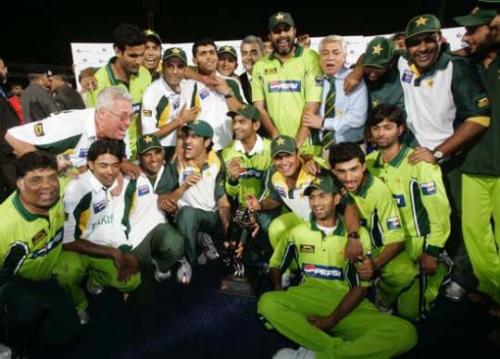 Pakistani Team  - There are some delights of winning when the teams wins. In this pictures Pakistan team was in its best of forms..