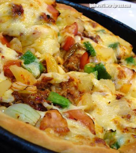 Chicken supreme. - Chicken supreme from the Pizza Hut has the right amount of chicken and the other ingredients.I just love them.