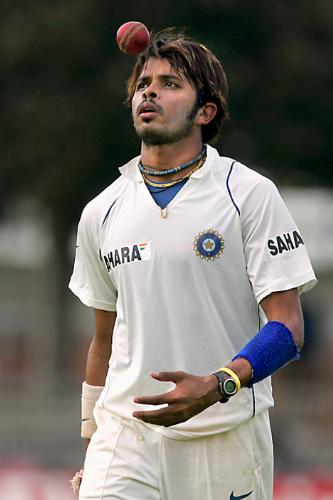 Sreesanth - Sreesanth going to his runup in a thoughtful manner