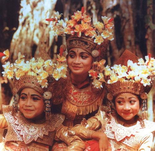 bali dancer - This picture illustrates bali girl who will do a show dance