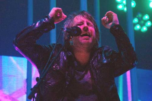 Thom Yorke - Thom Yorke doin' a crazy dance and feeling his music in the show Radiohead made here in Brazil.
