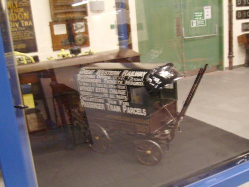 Old Collecting van - Of course this is a scale model, and the beauty is that you can read all on it, clear picture :