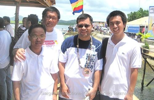 Acquaintance With The Secret Millionaire at Siarga - Very proud and glad, meeting and talking with Mr. Stephen 'Bobong' Castillo who is naturally too humble and low-profile person even from lot of successes made.  He is the secret millionaire who owns the Sunpride, Matutum Meat Processing, and BigBlue companies.