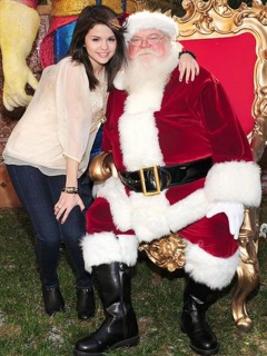 selena with santa - selena gomez posing with santa claus