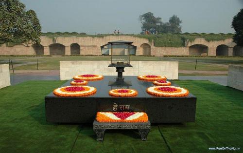 Mahatma Gandhi Samadhi - This is the samadhi of Mahatma gandhi in Delhi.