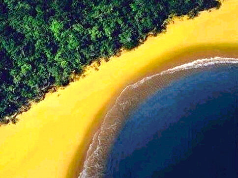 Brasil - A beach that looks like brasilian flag