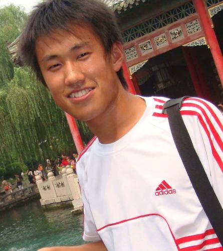 it is me  - do you know Baotu Sping?maybe you don't know,now i would like to introduce to you,it's in jinan,the capital city of shandong province of China,this picture is took in Baotu Spring,i love this picture,a lively,sunshine guy!