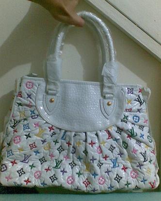 bags - bags and more..  for your gifts..   i also have wallets...  just send me message here or email me at elisse_1027@yahoo.com  thank you!