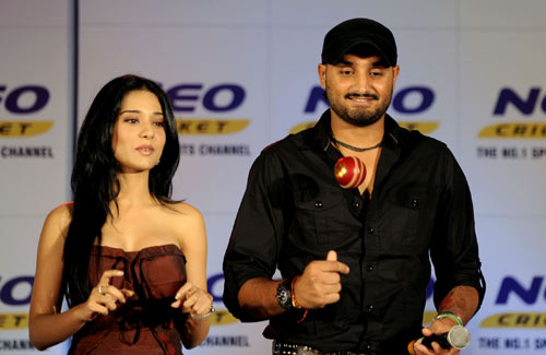 Indian player - Harbajan sing and a bollywood actress together in a stage.