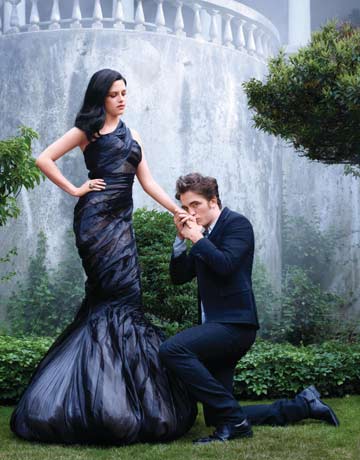 edward and bella - I suppose edward is proposing to bella:P